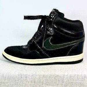 Nike Force High Top Sneakers Women’s Size 8 Black Glossy Classic Streetwear